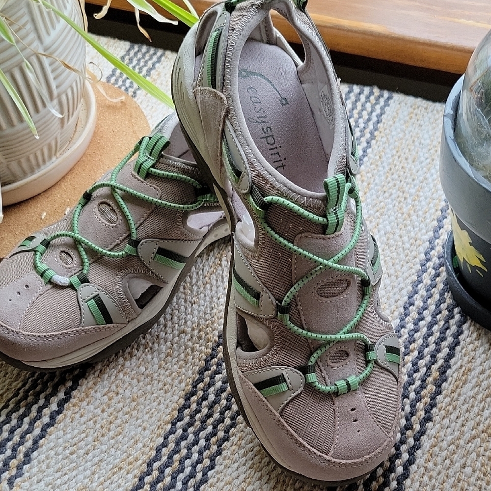Easy Spirit Women's Tan and Green Walking Shoes